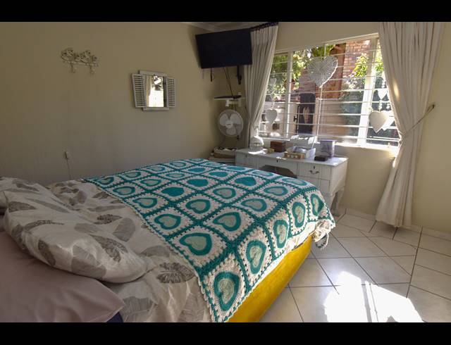 2 BEDROOM SIMPLEX FOR SALE IN NORTHWOLD